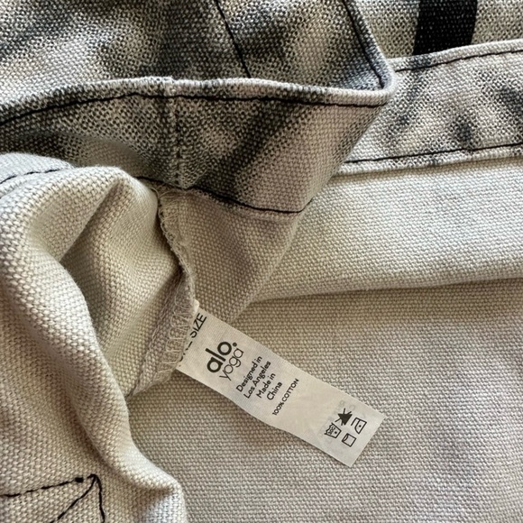 ALO YOGA Grey Tie-Dye Tote - Picture 6 of 9